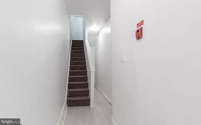 Building Photo - 2606 W Girard Ave