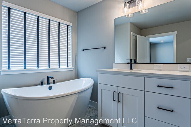 Building Photo - 4 br, 3 bath House - 6806 165th St Ct E