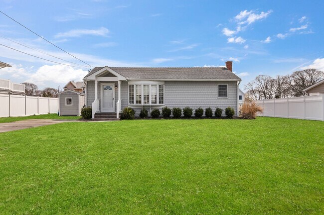 Building Photo - 7 Whiting Rd