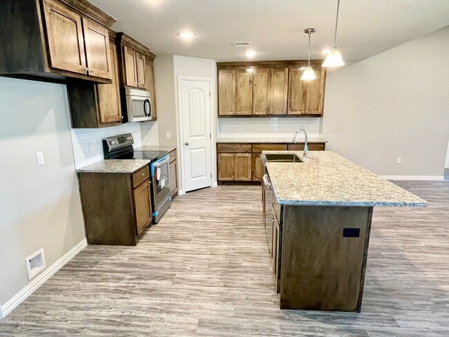 Building Photo - Open Floor Plan 3/2 w/Rural Atmosphere