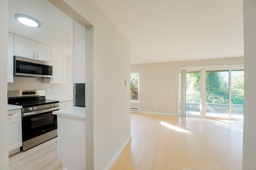 Building Photo - 1100 S Atlantic St