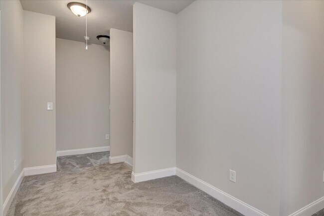 Building Photo - 610 Turtle Crk Ln