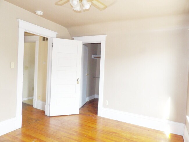 Building Photo - 3 Bedrooms | 2 Bathrooms Near UofM