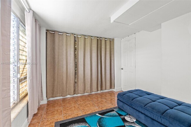 Building Photo - 1300 NE 183rd St