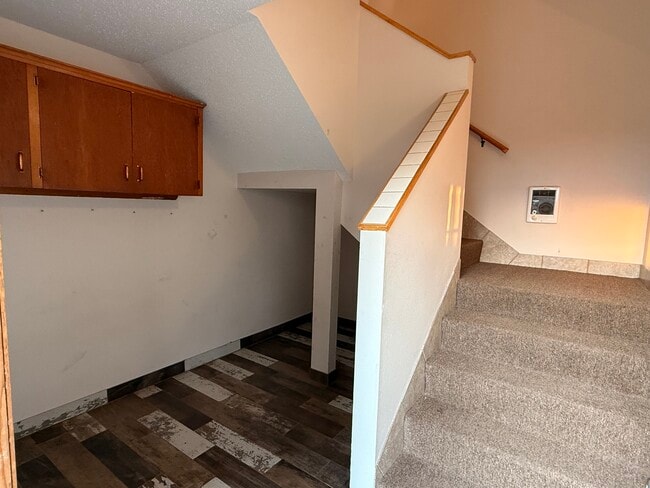 Building Photo - 619 Rose St