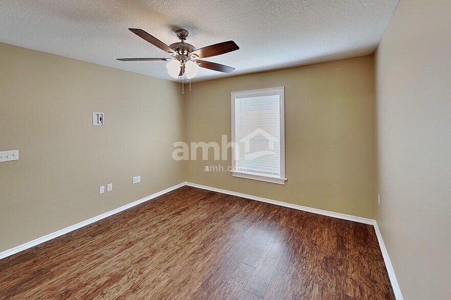 Building Photo - 1733 Strathmore Cir