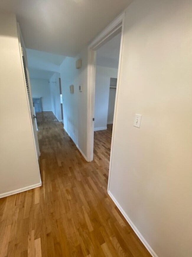 Building Photo - $3950 2520 SqFt, SFH/4BDR,2BA,office/Garag...