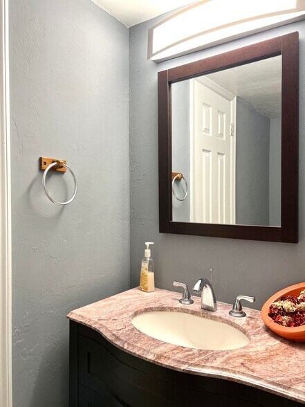 Building Photo - 3724 54th Ln