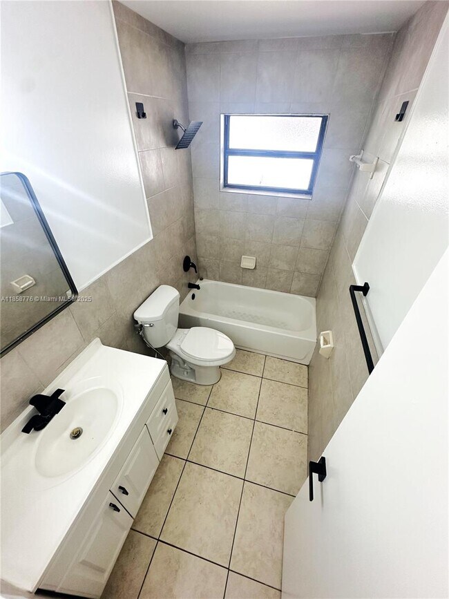 Building Photo - 1130 W 37th St