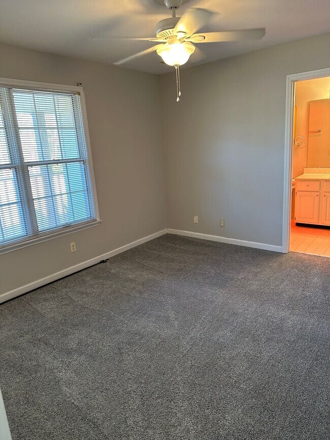 Building Photo - 104 New Brookland Pl