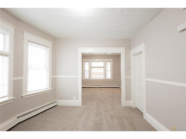 Building Photo - 678 Hawthorne Ave E