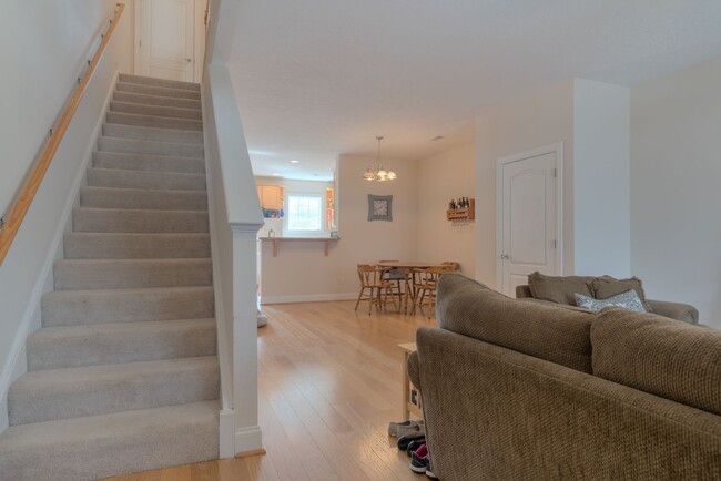 Building Photo - 250 Sheliah Ct