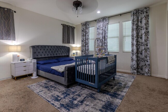 Building Photo - 1064 S Sunset Dr