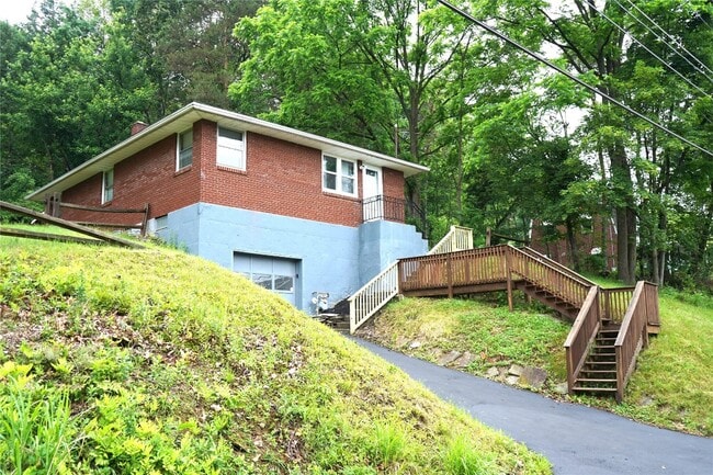 Primary Photo - 27 Cornell Ave