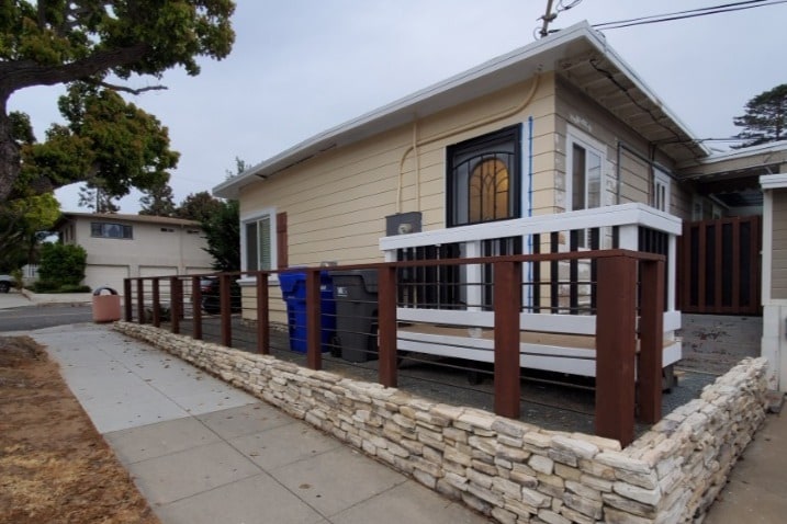 Side of House/Door leading to Kitchen - 421 N Ditmar St