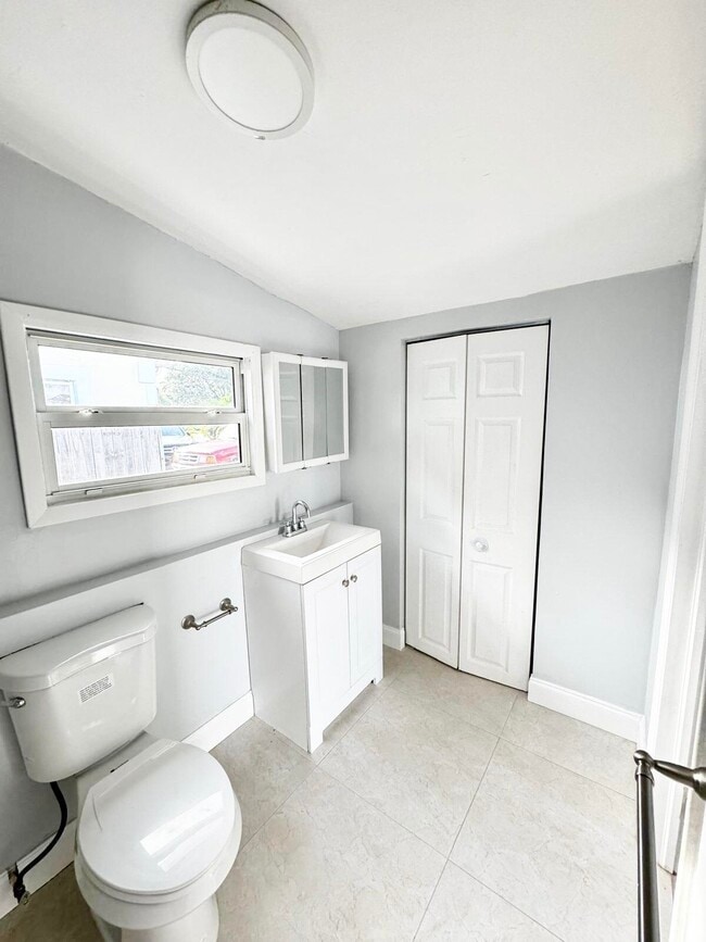 Building Photo - 350 Cypress Dr