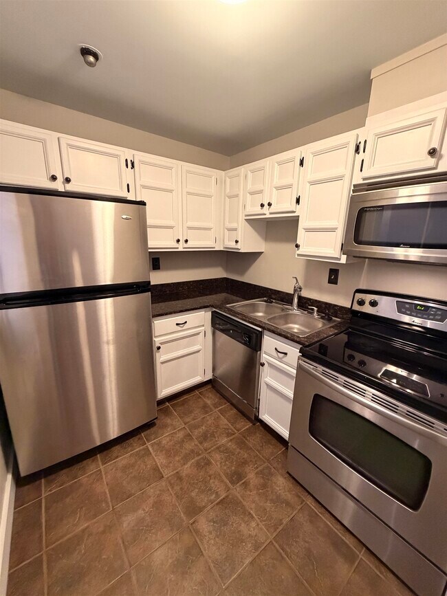 Building Photo - 401 State Street