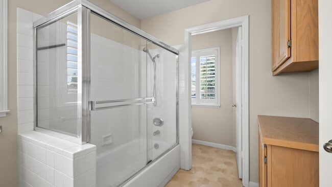 Building Photo - 4 BR/3BA Home in Laurel Creek with Park-Li...