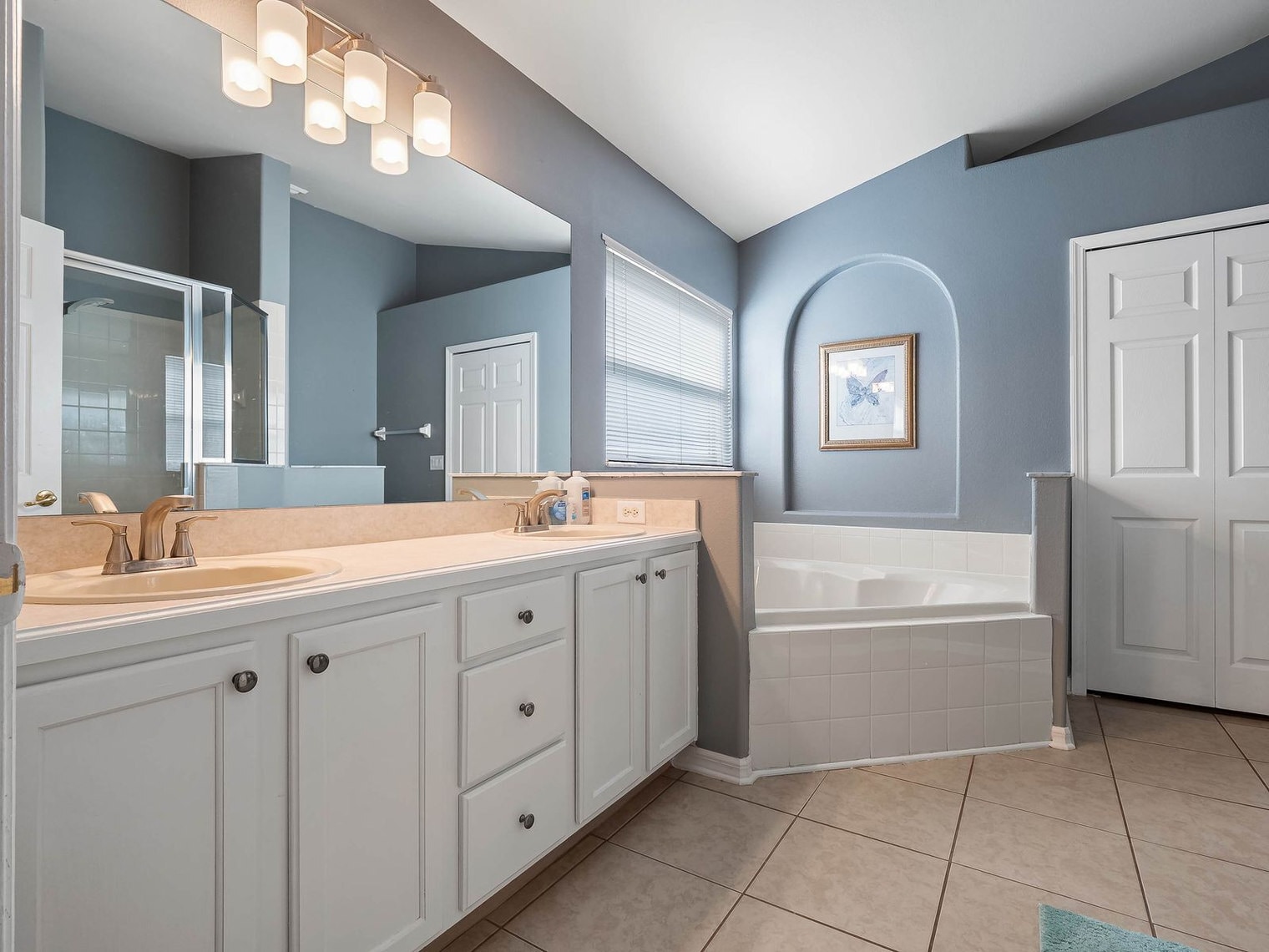 Building Photo - 2660 Oneida Loop