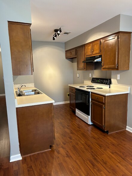Building Photo - 6608 Sungate Dr S