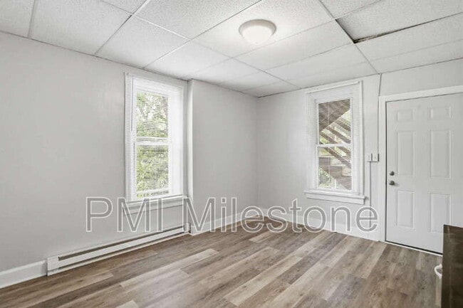 Building Photo - 207 N Mulberry St
