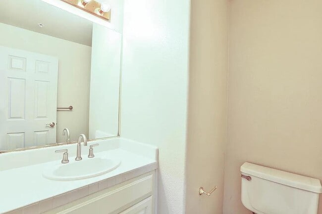 Building Photo - 510 Porpoise Bay Terrace