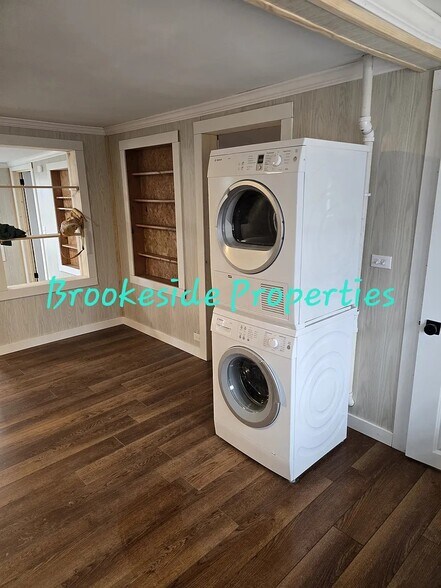 Washer/Dryer - 1326 E Hess Lake Dr