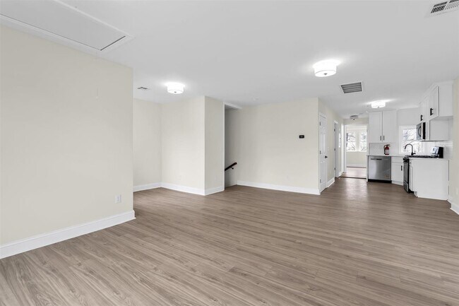 Building Photo - 414 6th St