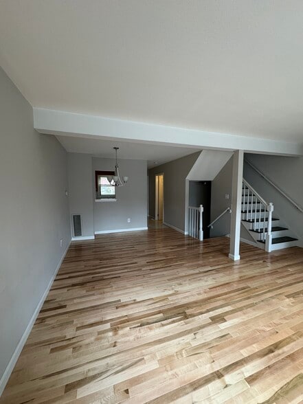 Living room - 119 Springbrook Dr