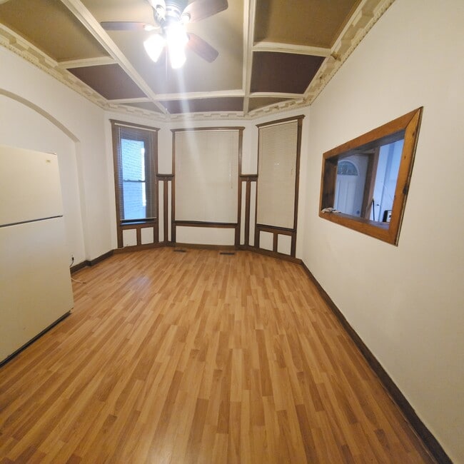 Building Photo - 4328 N Kenmore Ave