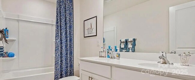 Building Photo - 2224 Lilium Dr