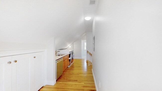 Building Photo - 48 Rockwell St