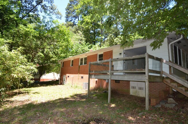 Building Photo - Three Bedroom Home Near UNC