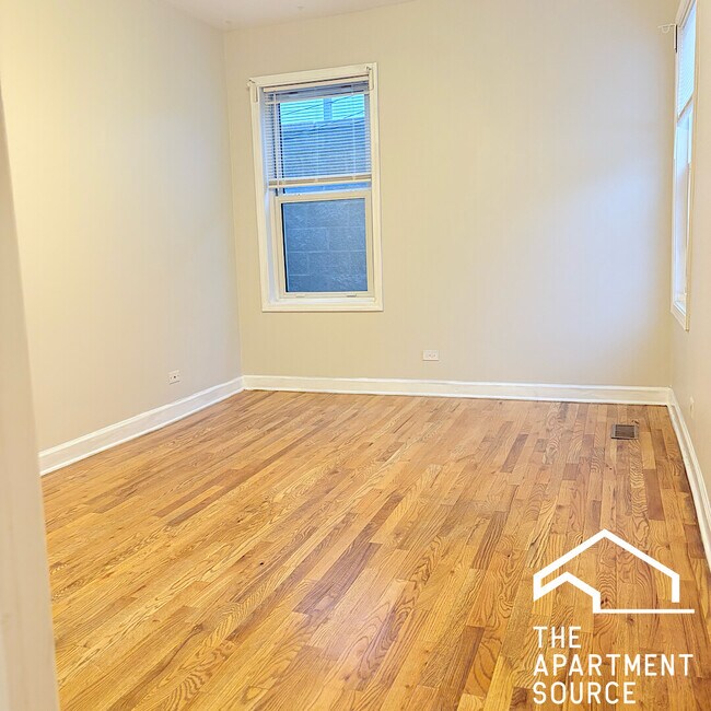 Building Photo - 1512 W Erie St