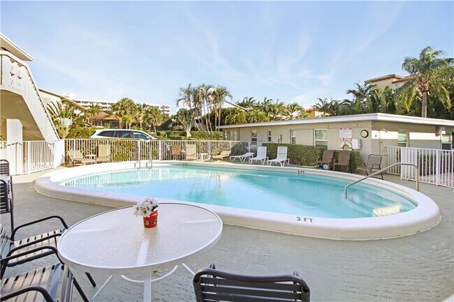 Building Photo - 3230 NE 13th St