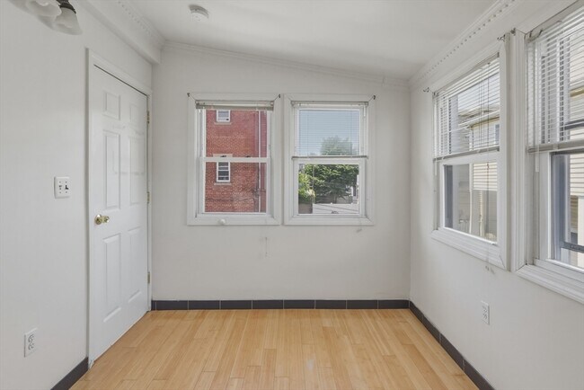 Building Photo - 573 Somerville Ave