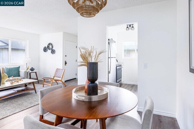 Building Photo - 1033 Mohr Ln