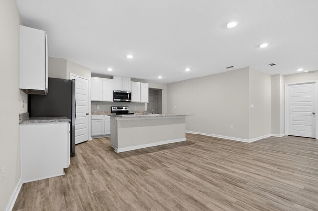 Building Photo - 6817 Interlachen Ln