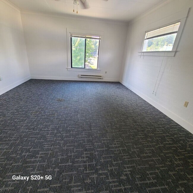 Building Photo - 626
