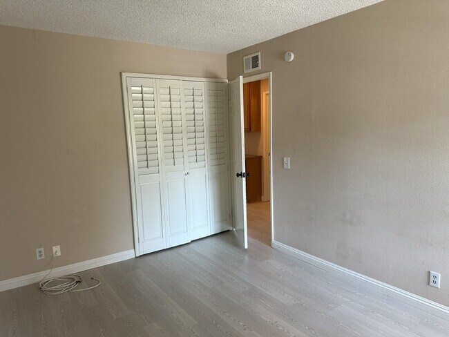 Building Photo - 3059 Delacodo Ave