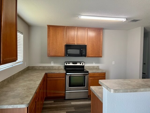 Building Photo - 102 Branding Iron Dr