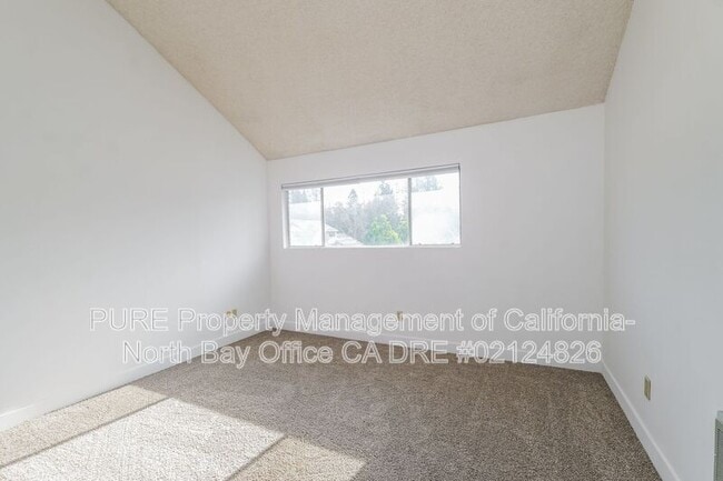 Building Photo - 629 Racquet Club Cir