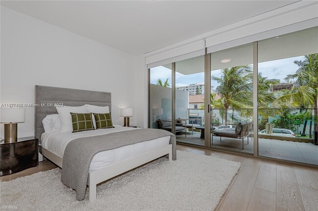 Building Photo - 2 br, 2 bath Condo - 300 Collins Ave Unit 2D