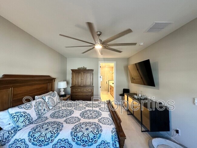 Building Photo - 11300 N Casa Dega Dr