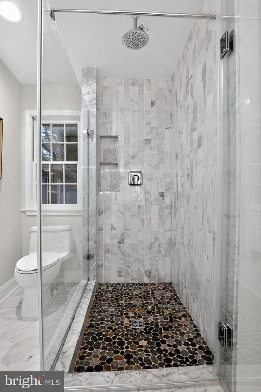 Building Photo - 829 Bryn Mawr Ave