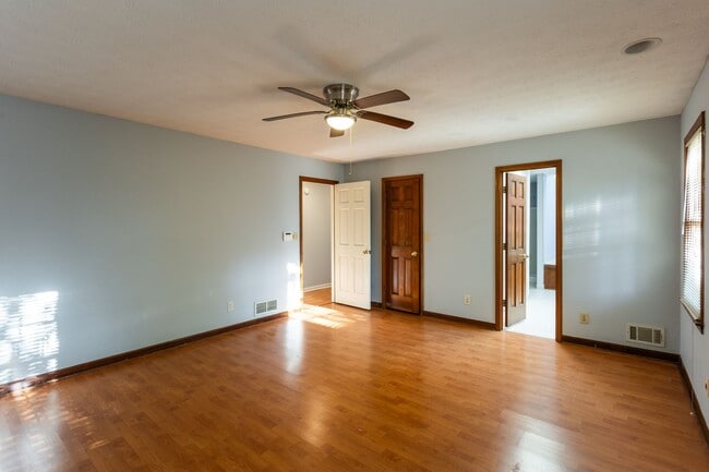 Building Photo - 3301 Sams Way SE