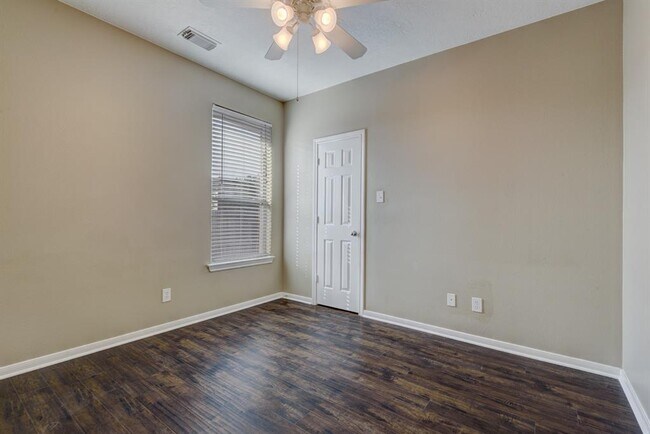 Building Photo - 21903 Hannover Ridge Dr