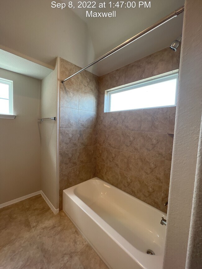 Building Photo - 194 Living Reef Dr