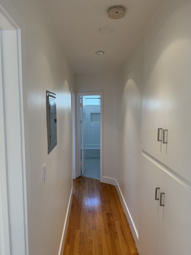 Building Photo - 4443 Clayton Ave