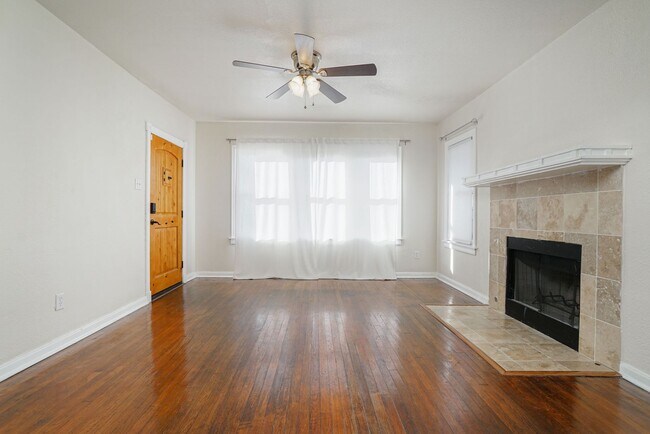 Building Photo - Charming 3-Bedroom Home for Rent in Jefferson Terrace!